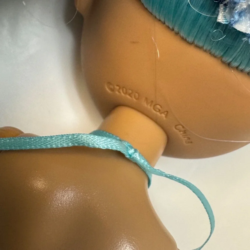 Rainbow High Pacific Coast Hali Capri Blue Fashion Doll Beach Accessories MGA